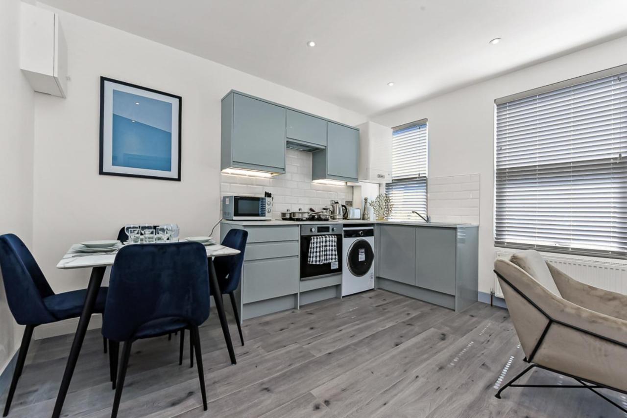 Amazing 2 Bedroom Apartment In Greater London Exterior photo