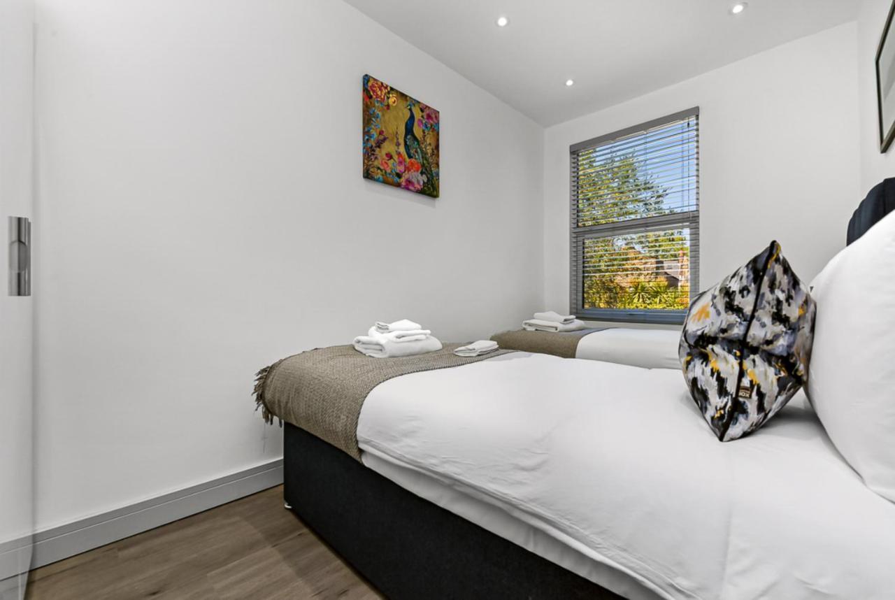 Amazing 2 Bedroom Apartment In Greater London Exterior photo