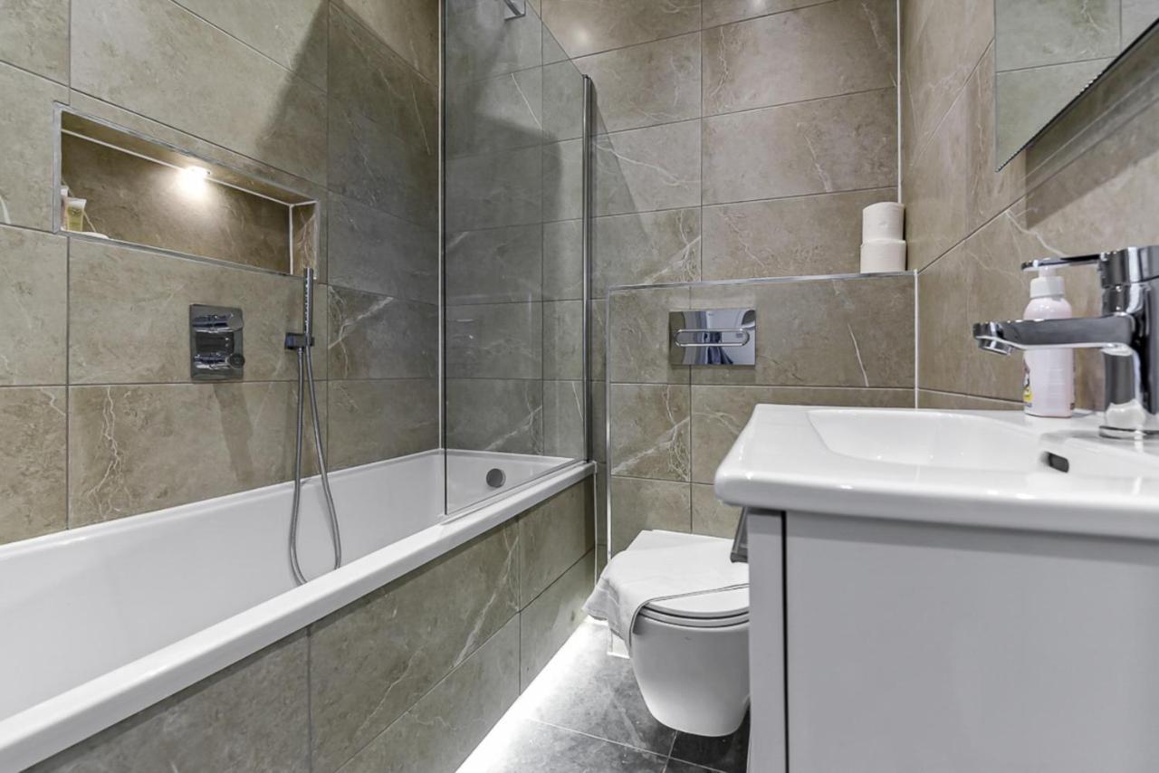 Amazing 2 Bedroom Apartment In Greater London Exterior photo