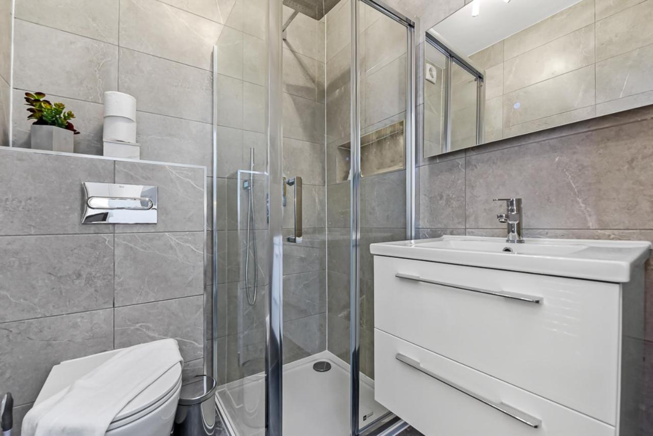 Amazing 2 Bedroom Apartment In Greater London Exterior photo